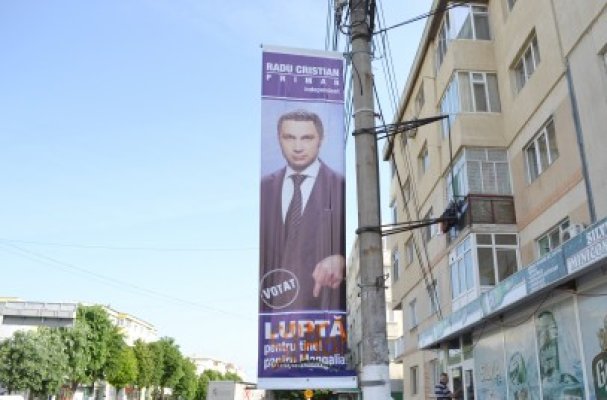 Poliţia caută persoanele care au scris cu vopsea 